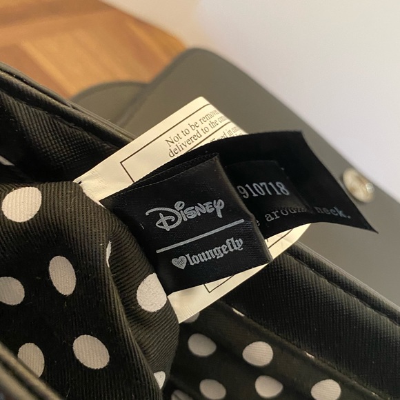 Loungefly Disney Minnie Mouse Ears & Red Bow Crossbody Bag Black & Red. - Picture 11 of 12